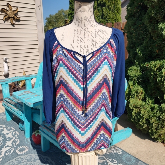 💥3/$20 Rewind Medium Multicolor Chevron Blouse! - Picture 2 of 9